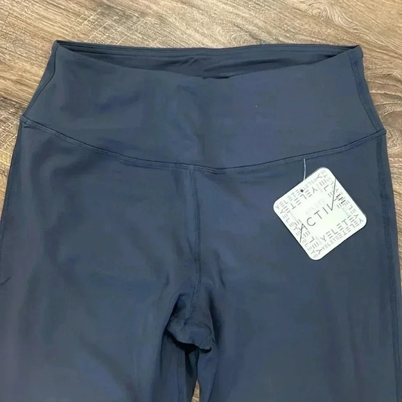 NWT Yelete Active Flare Pants Large Dark Gray - Picture 2 of 5